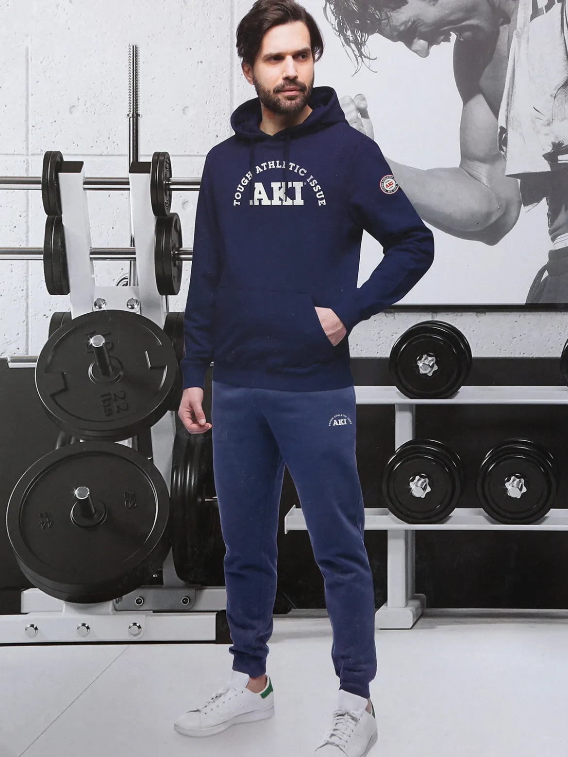Aki Tuta uomo sportiva con cappuccio