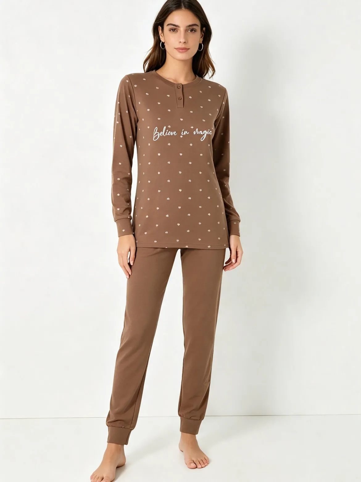 A Sette Pigiama lungo da donna in cotone interlock con stampa a cuori - marrone