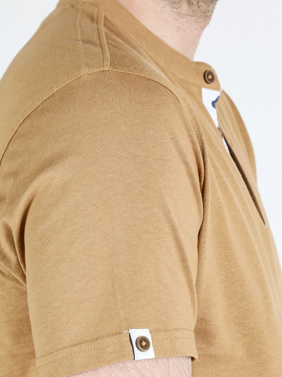 Baci & Abbracci T-shirt uomo con bottoncini sullo scollo