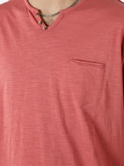 Bad Boys T-shirt da uomo in cotone con scollo V e taschino - corallo