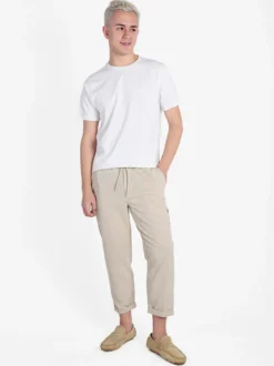 Close-Up Pantaloni casual da uomo con coulisse e risvolto finale