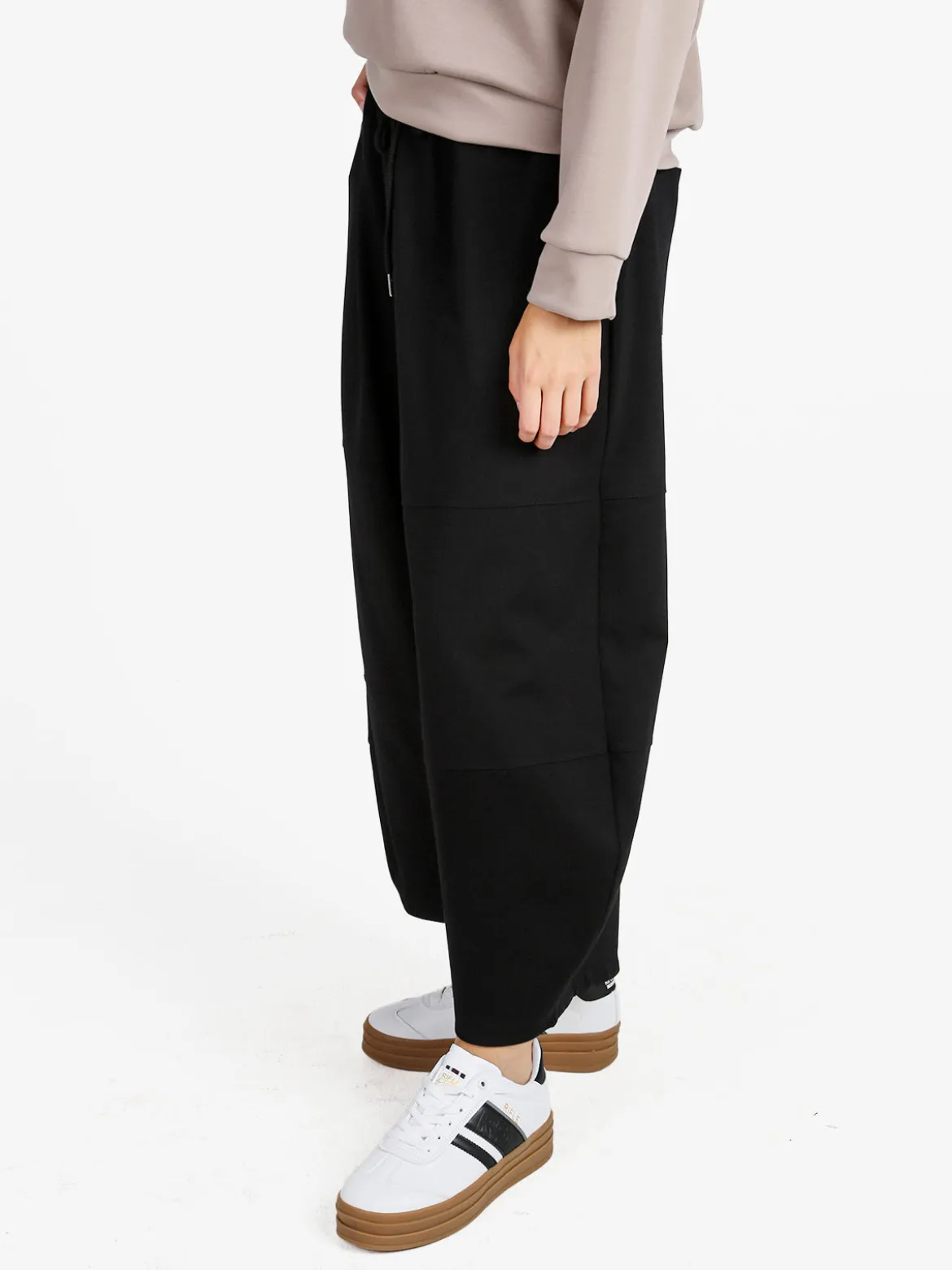 158c Pantaloni donna a palloncino con cavallo basso - nero