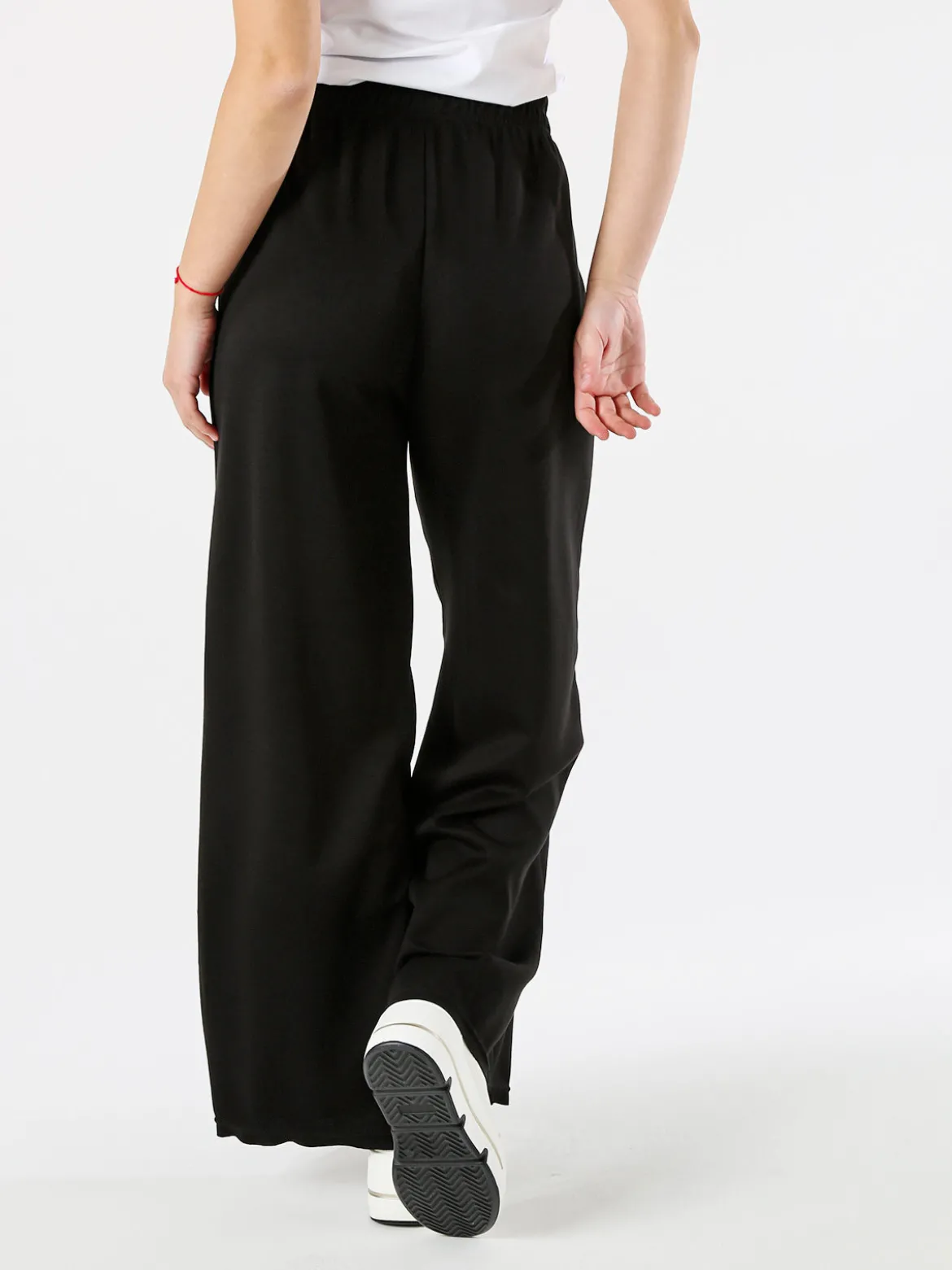 Essenziale Milano Pantaloni donna a palazzo in felpa - nero