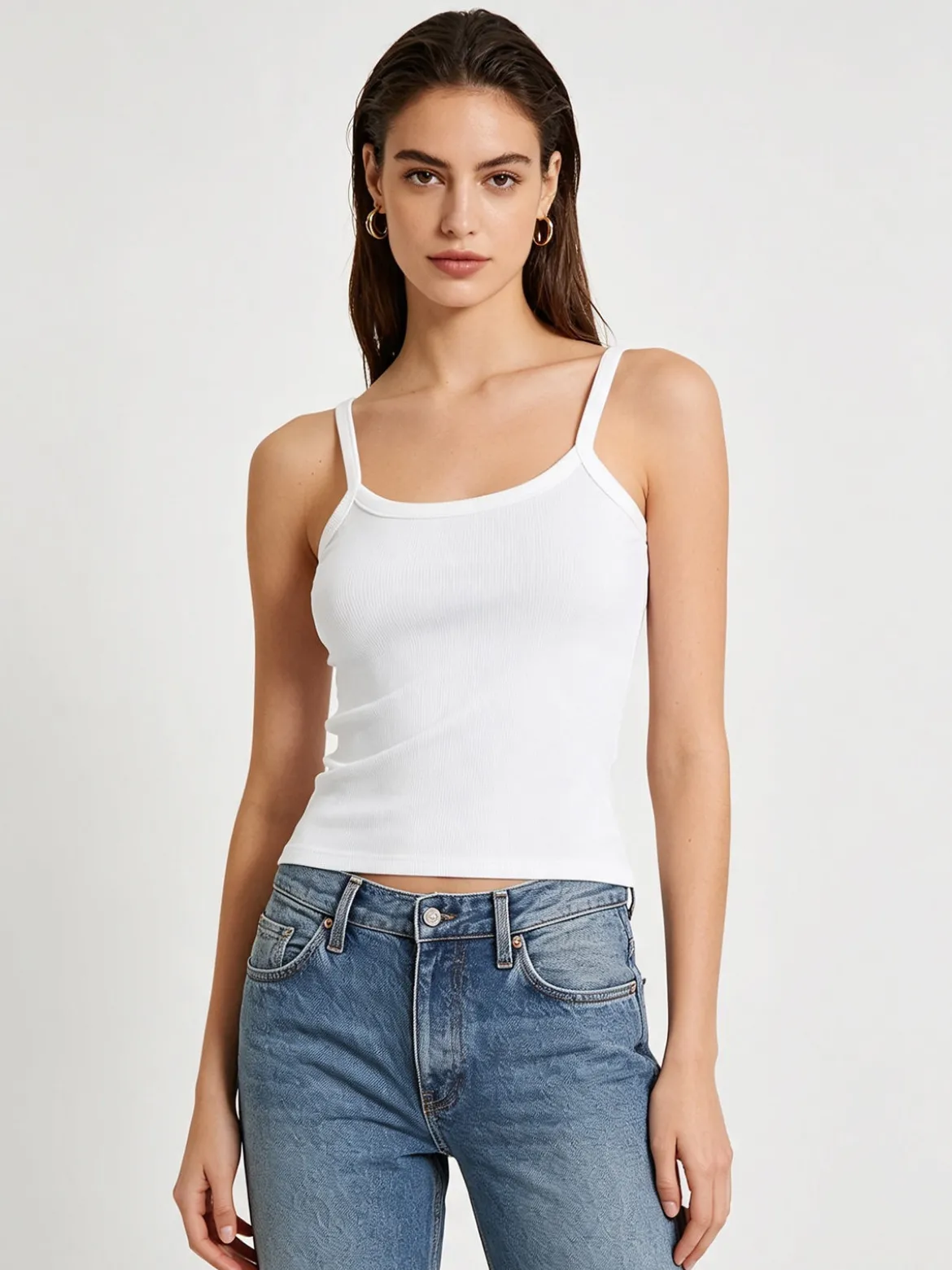 Essenziale Milano Top donna a coste con spalline strette e scollo vogatore - bianco