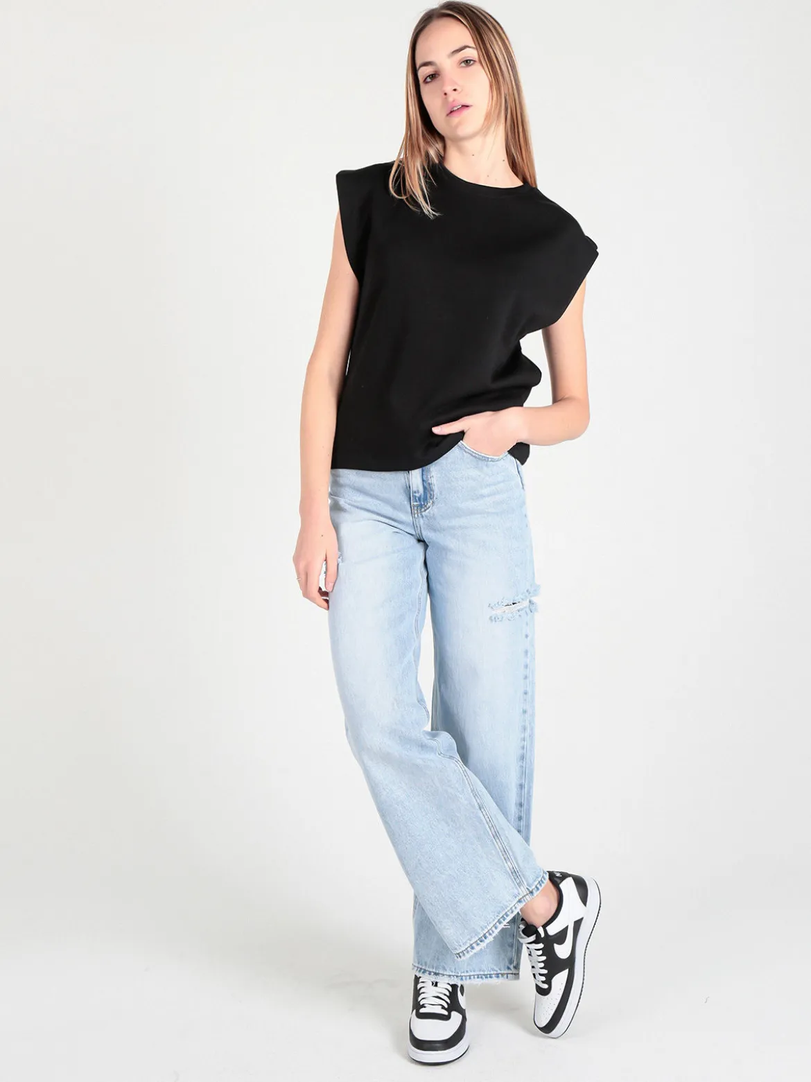 Essenziale Milano T-shirt donna con giromanica ampio