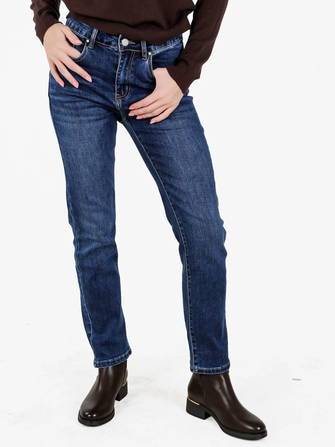 Farfallina Jeans donna a gamba dritta con piccole borchie sul retro - jeans