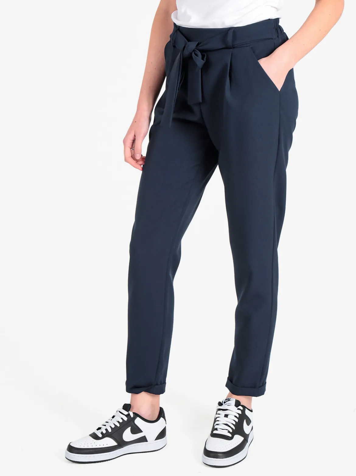 Frenetika Pantaloni classici da donna con risvolto