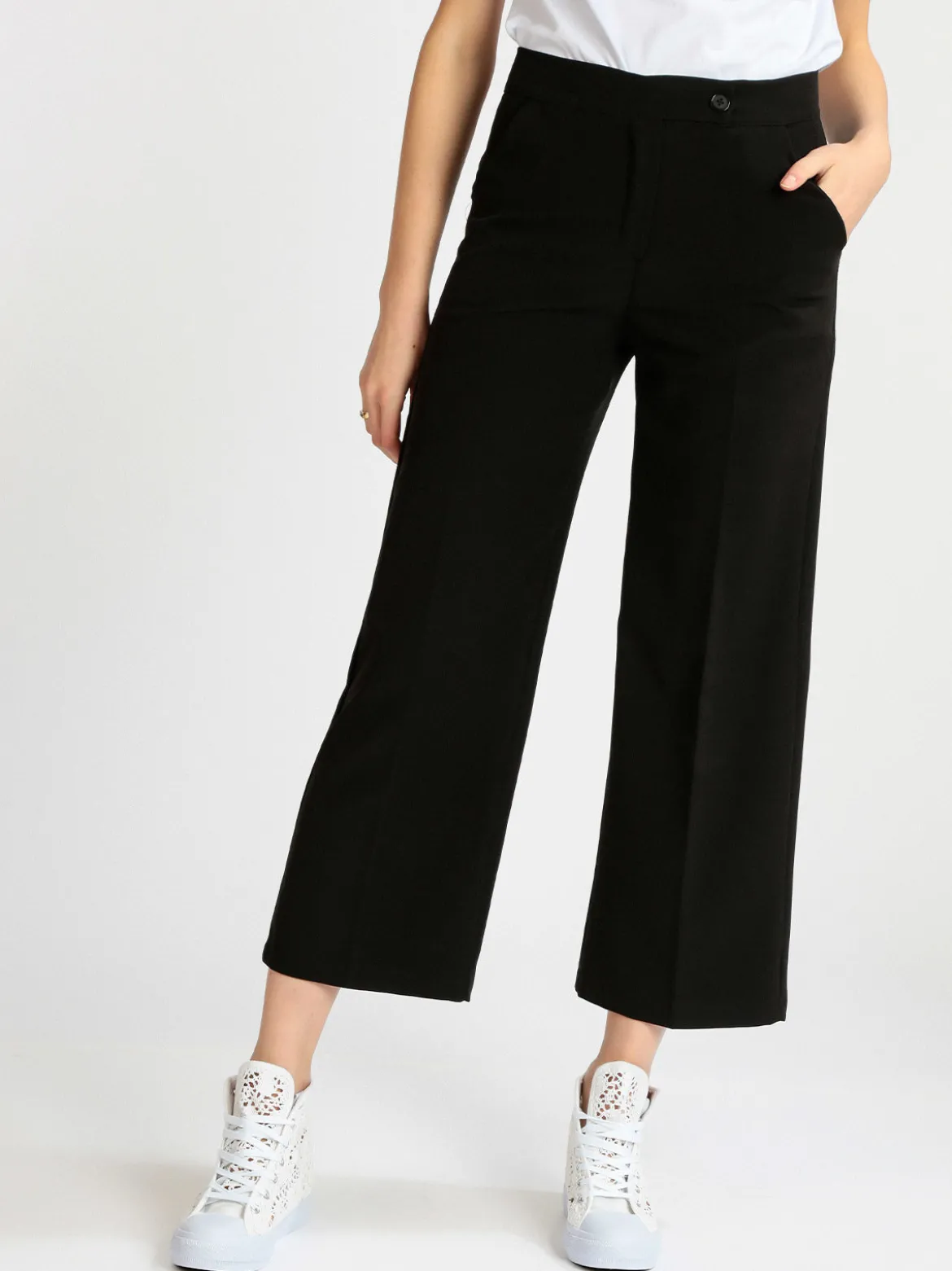 Frenetika Pantaloni cropped da donna