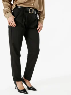 Frenetika Pantaloni da donna a gamba dritta con cintura e risvolti sul finale - nero