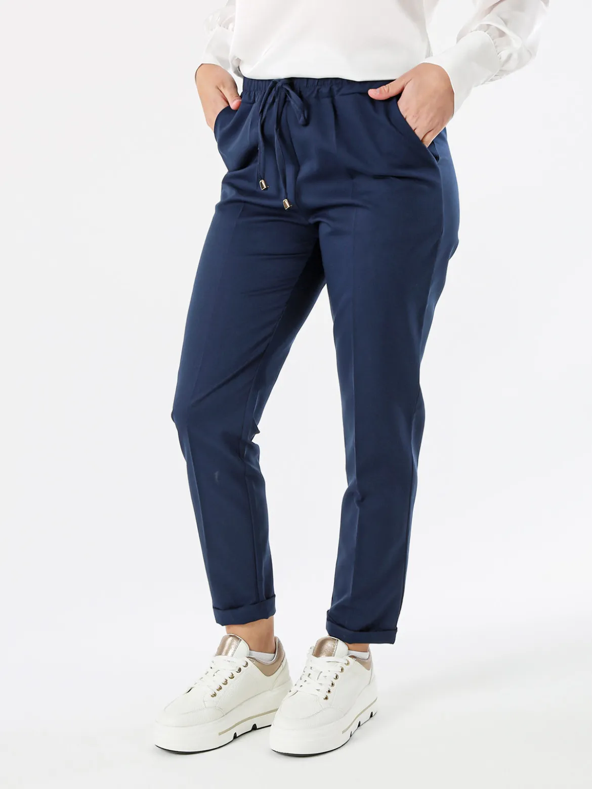 Frenetika Pantaloni donna casual con elastico in vita e risvolto sul finale - blu scuro