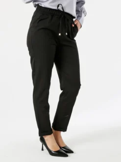 Frenetika Pantaloni donna casual con elastico in vita e risvolto sul finale - nero