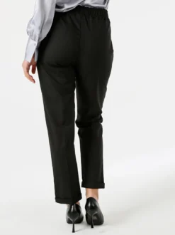 Frenetika Pantaloni donna casual con elastico in vita e risvolto sul finale - nero