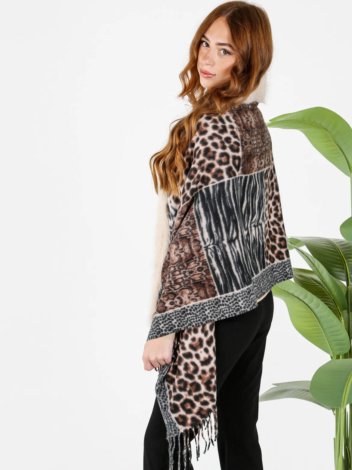Gian Marco Venturi Mantella donna animalier con scollo in ecopelliccia