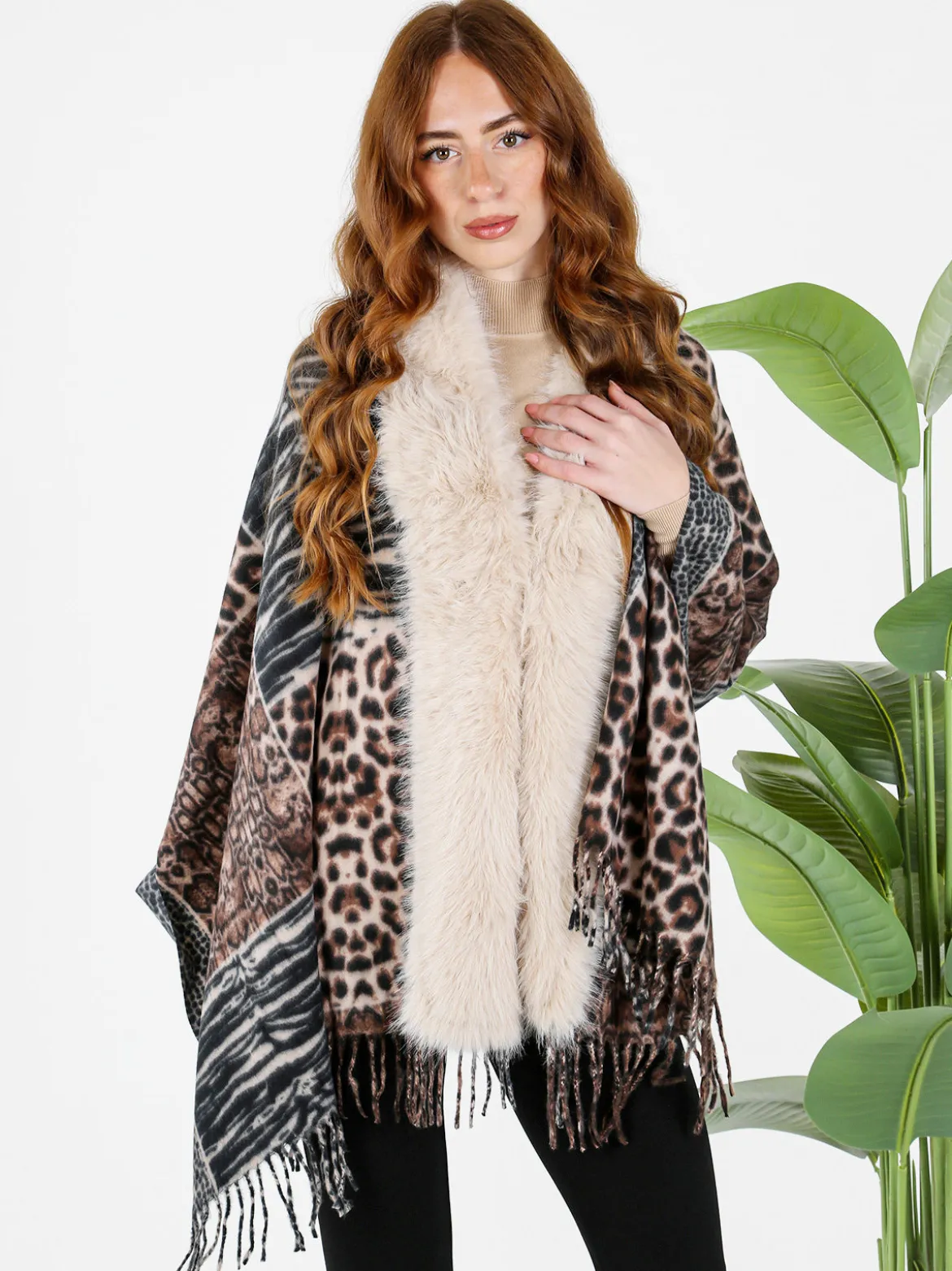 Gian Marco Venturi Mantella donna animalier con scollo in ecopelliccia