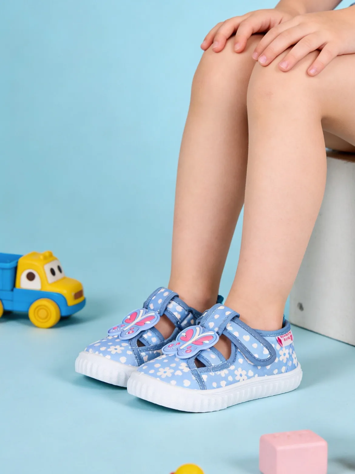 Giardino D'Oro Sandali chiusi da bambina con cinturino a strappo - jeans