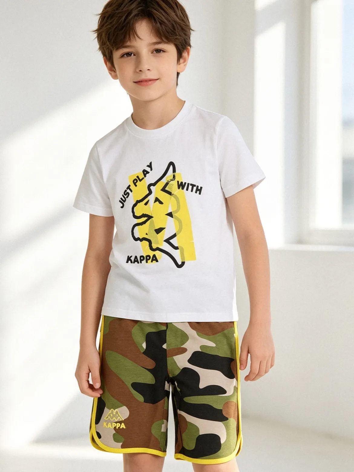 Kappa Completo corto da bambino in cotone con t-shirt e bermuda mimetici - bianco