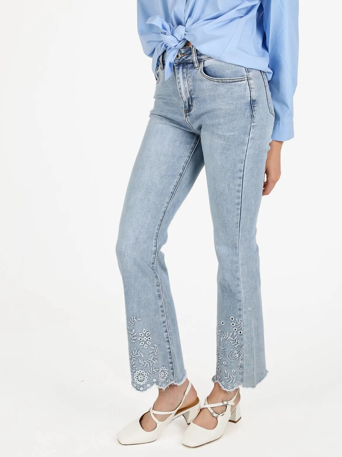 Lissimo Jeans a zampa da donna con ricami e strass