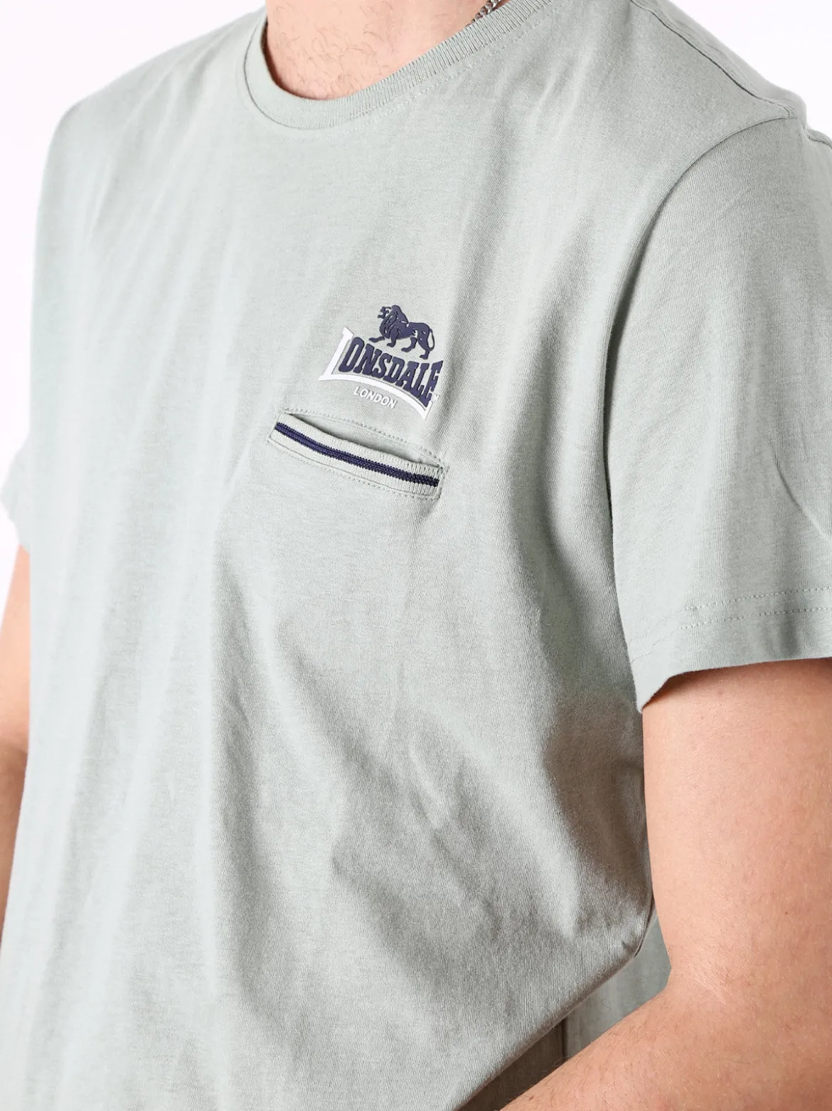 Lonsdale T-shirt da uomo in cotone con taschino a filetto e logo - verde chiaro