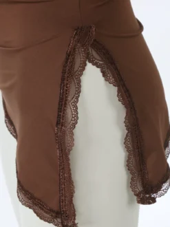 Lovery Top donna asimmetrico con scollo a fascia e bordo finale in pizzo - moro