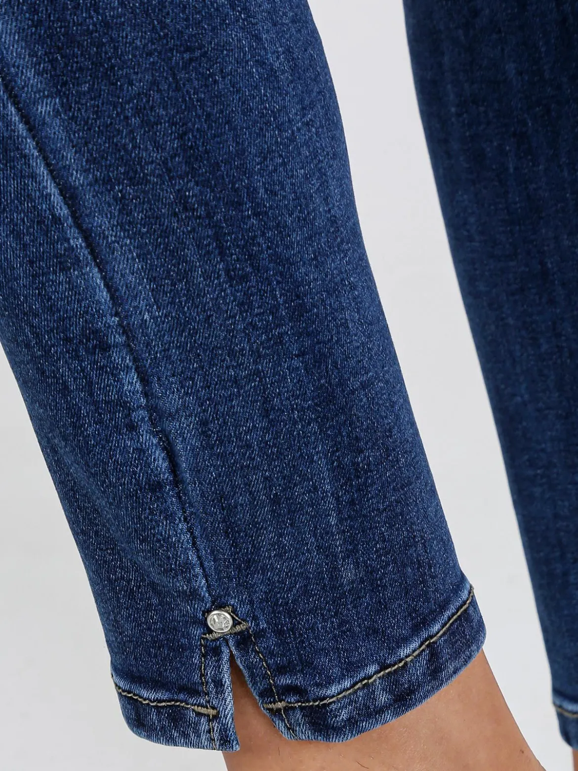Max & Liu Jeans donna a sigaretta con punto luce sul finale - jeans