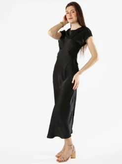 Solada Abito lungo da donna in tessuto simil raso a maniche corte - nero