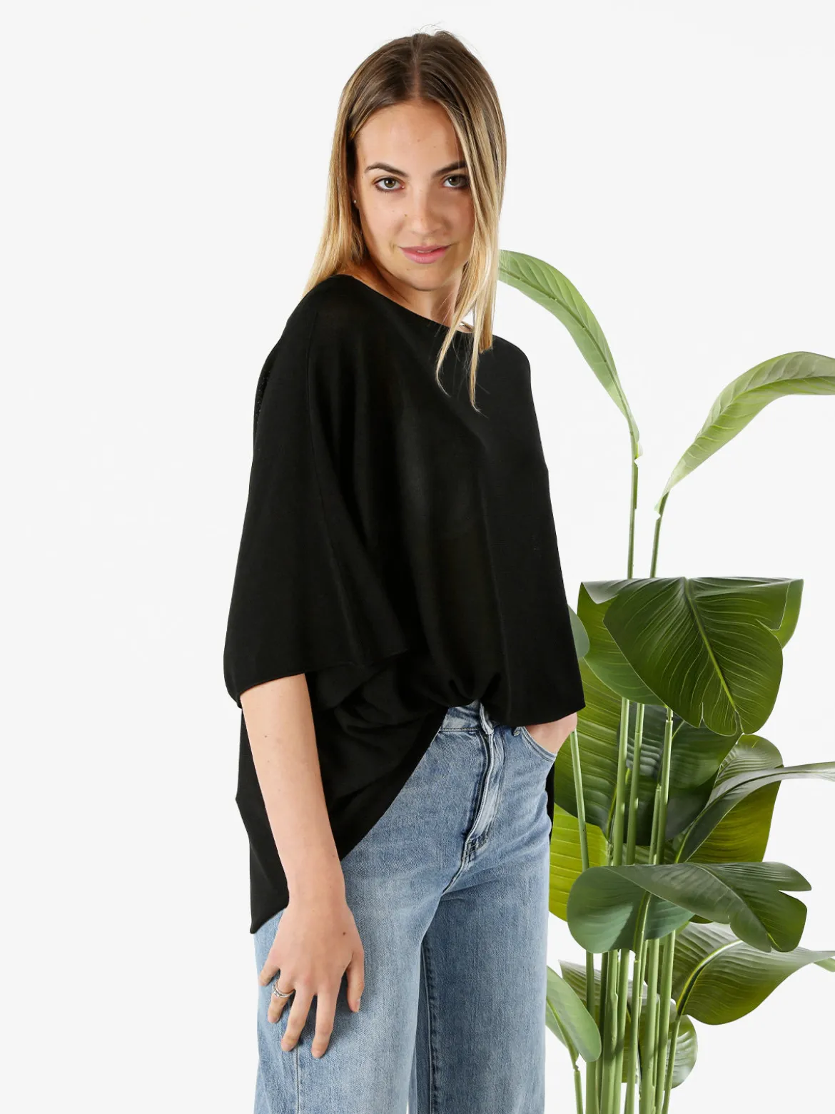 Solada Blusa donna in viscosa con maniche corte a pipistrello - nero