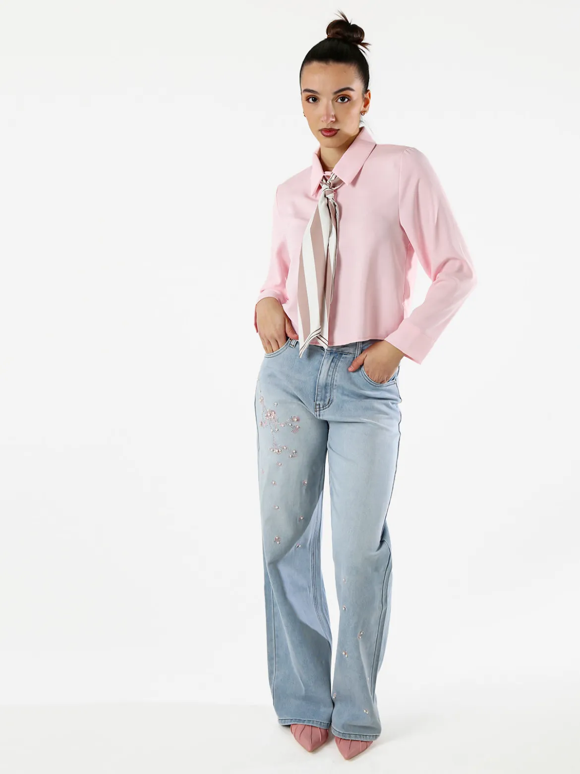 Solada Camicia crop da donna a maniche lunghe con cravattino a foulard - rosa