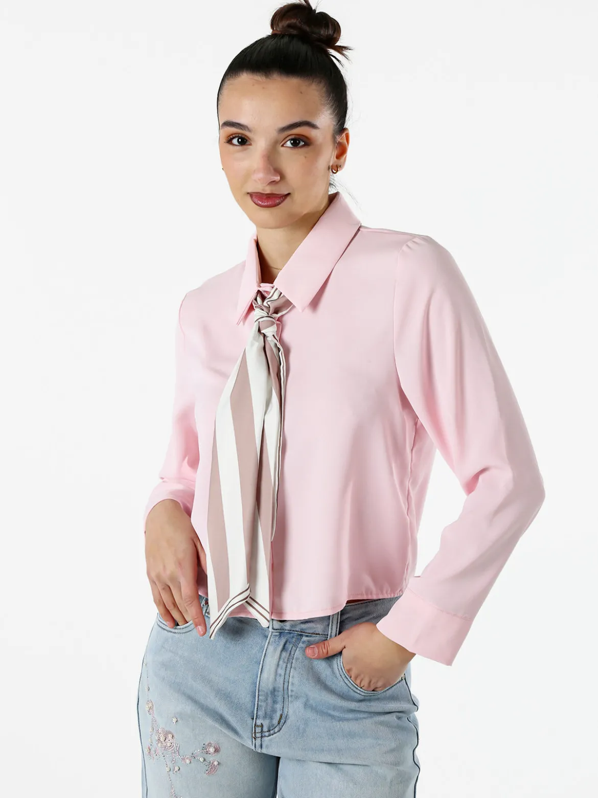 Solada Camicia crop da donna a maniche lunghe con cravattino a foulard - rosa