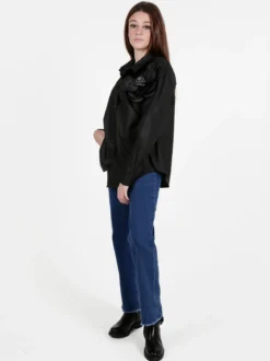 Solada Camicia donna oversize con fiore gioiello applicato