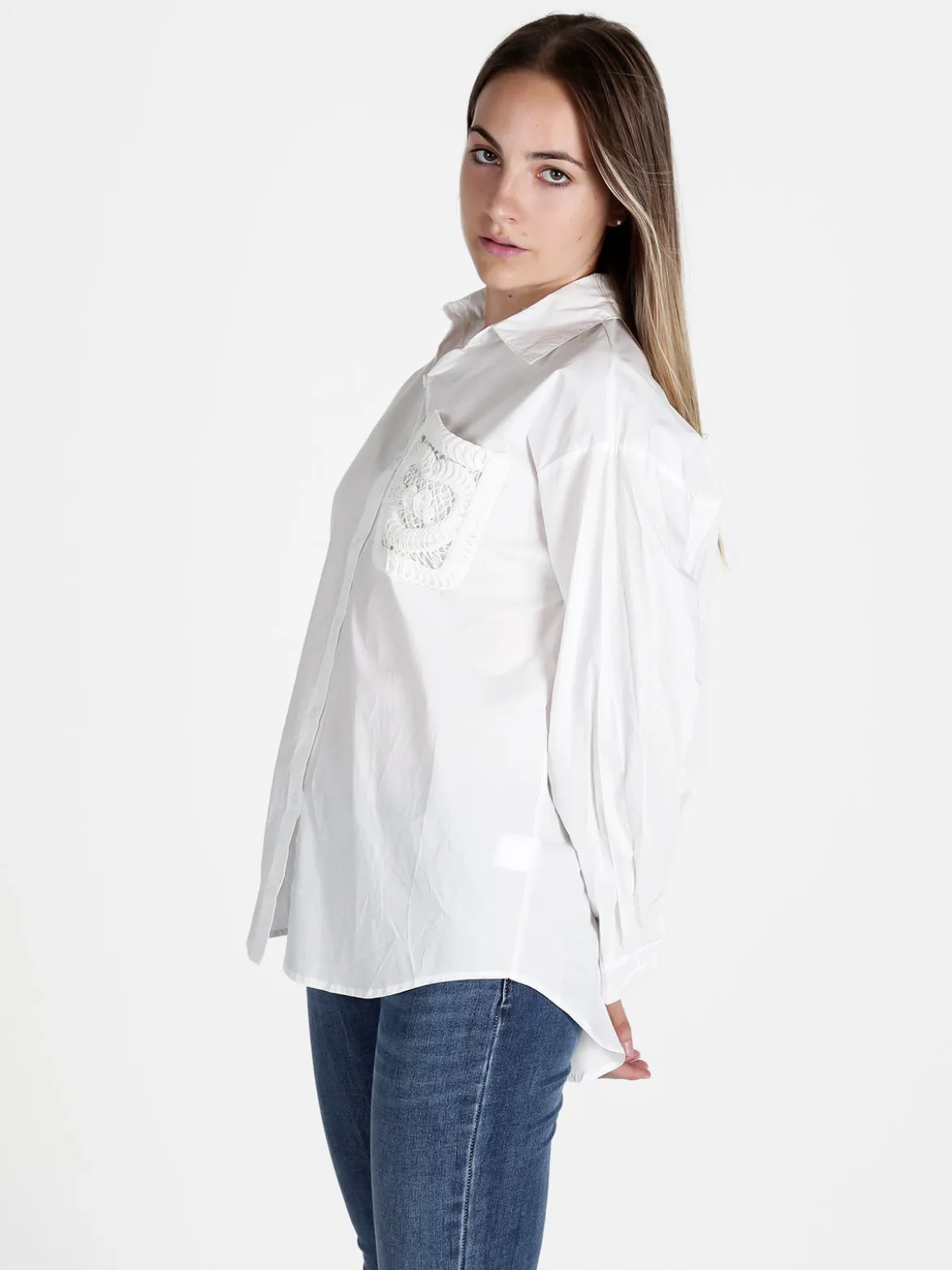 Solada Camicia donna oversize con taschino ricamato