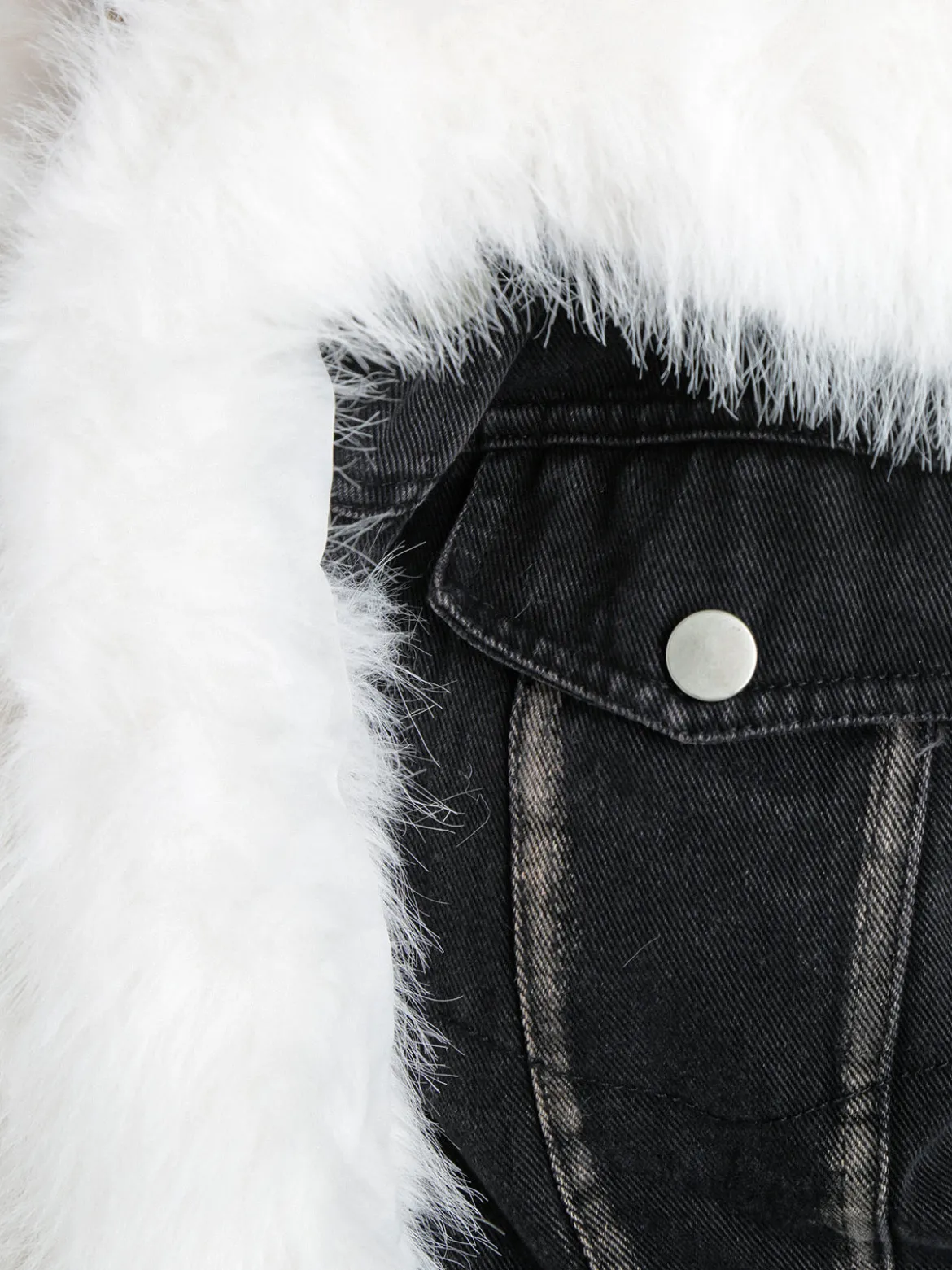 Solada Giacca donna cropped in jeans con polsini e scollo in pelliccia sintetica