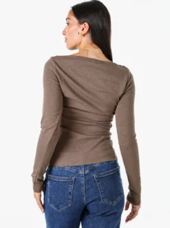 Solada Maglia donna a maniche lunghe con scollo a barchetta - beige