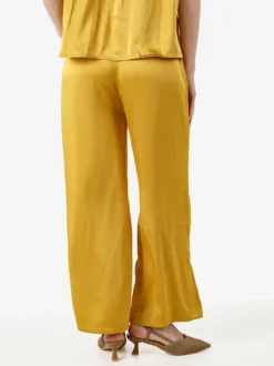 Solada Pantaloni donna effetto raso - giallo