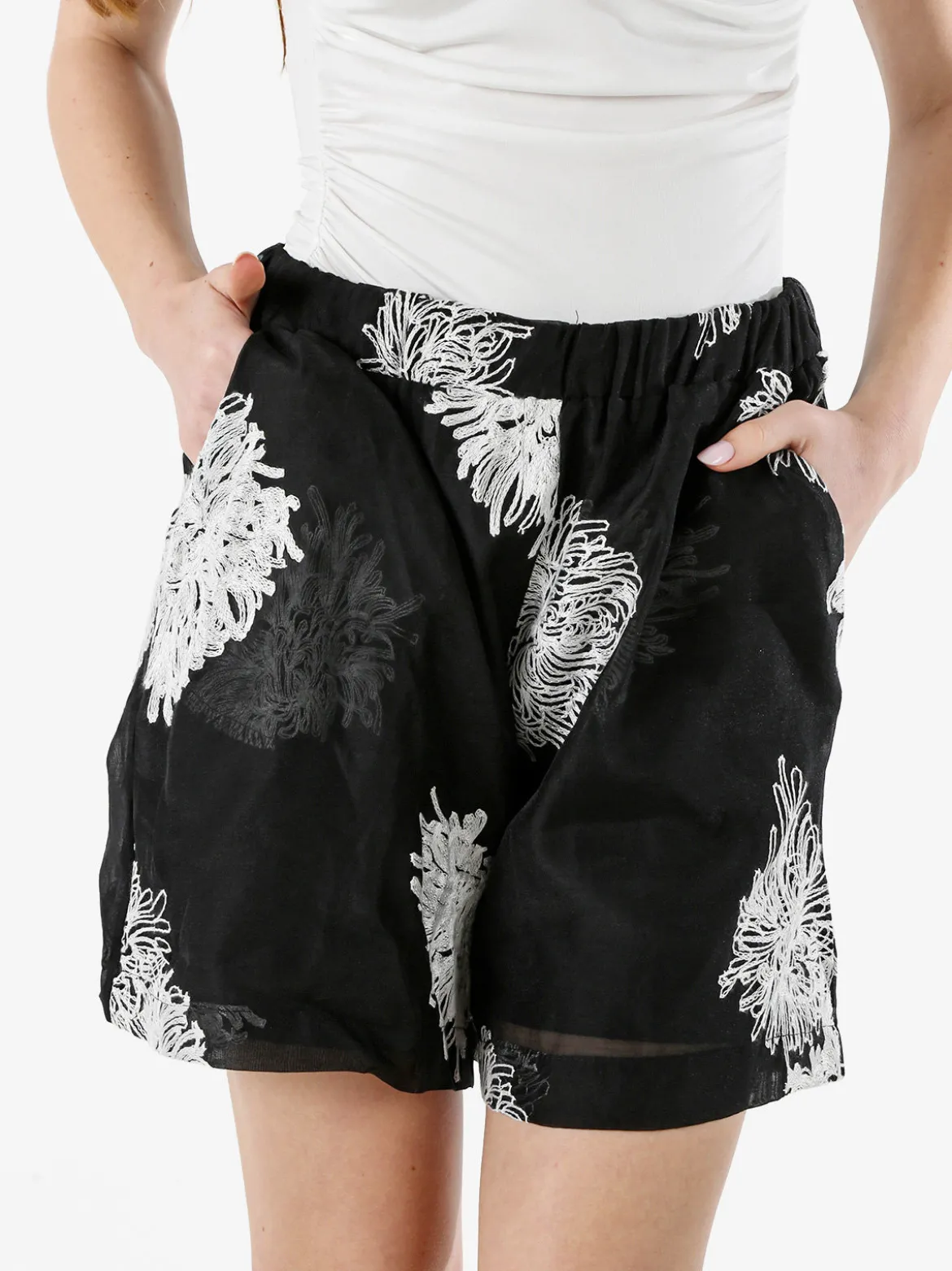 Solada Shorts donna a vita alta con ricami - nero
