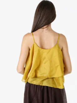 Solada Top donna leggero con spalline strette e balza - senape