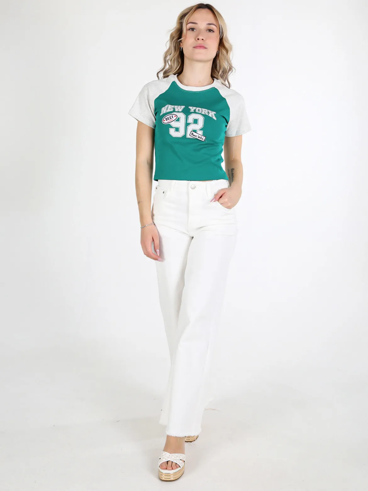 Solada T-shirt crop da donna in cotone con stampa