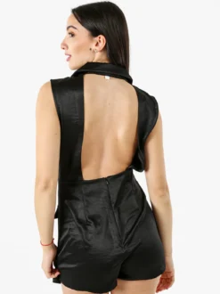 Solada Tuta corta a gilet da donna con schiena scoperta - nero