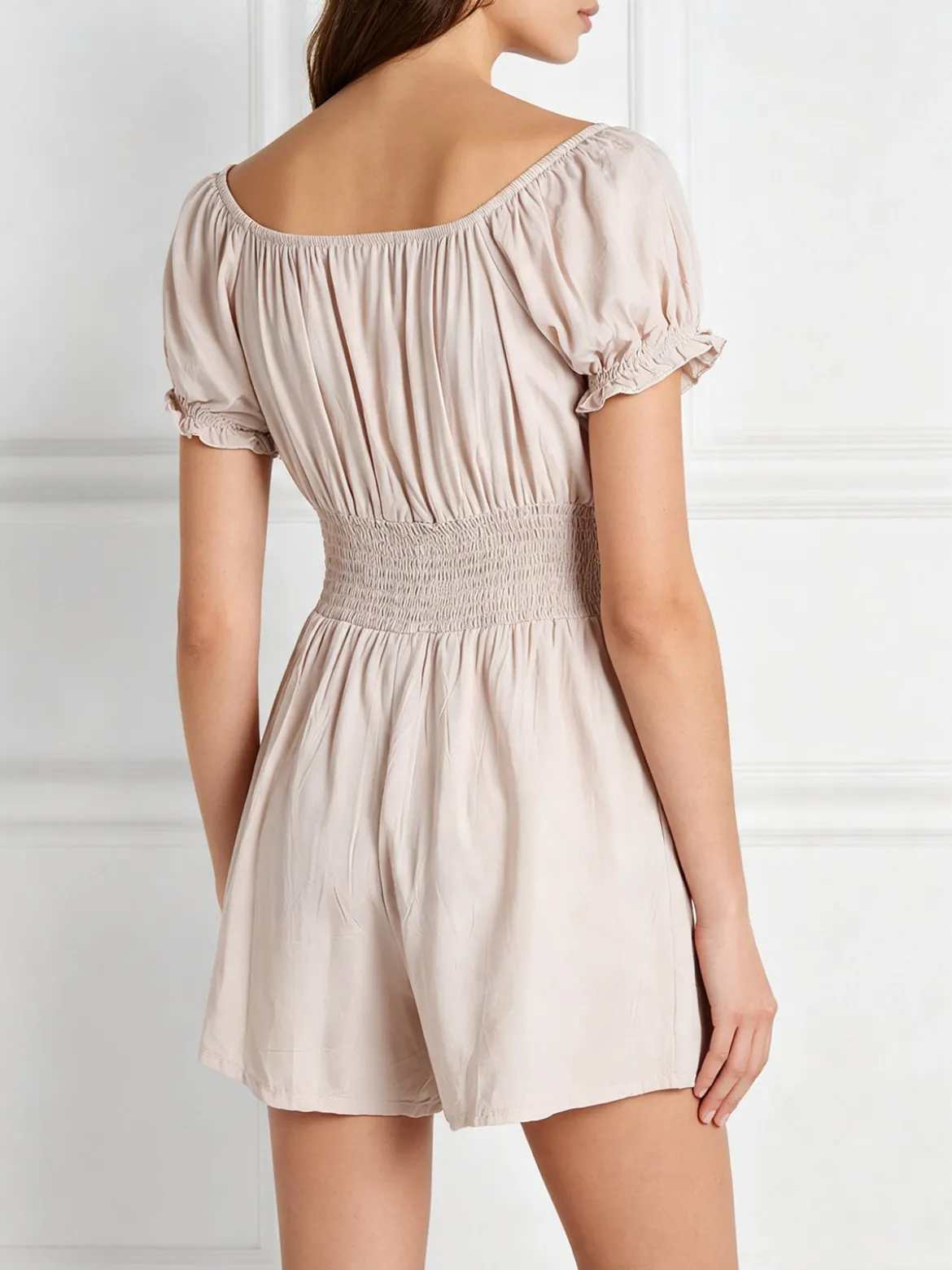 Solada Tuta jumpsuite corta da donna con scollo a barca - beige