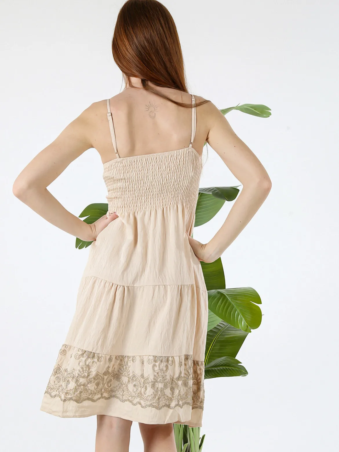 Solada Vestito donna in viscosa con spalline strette e ricami con lurex - beige