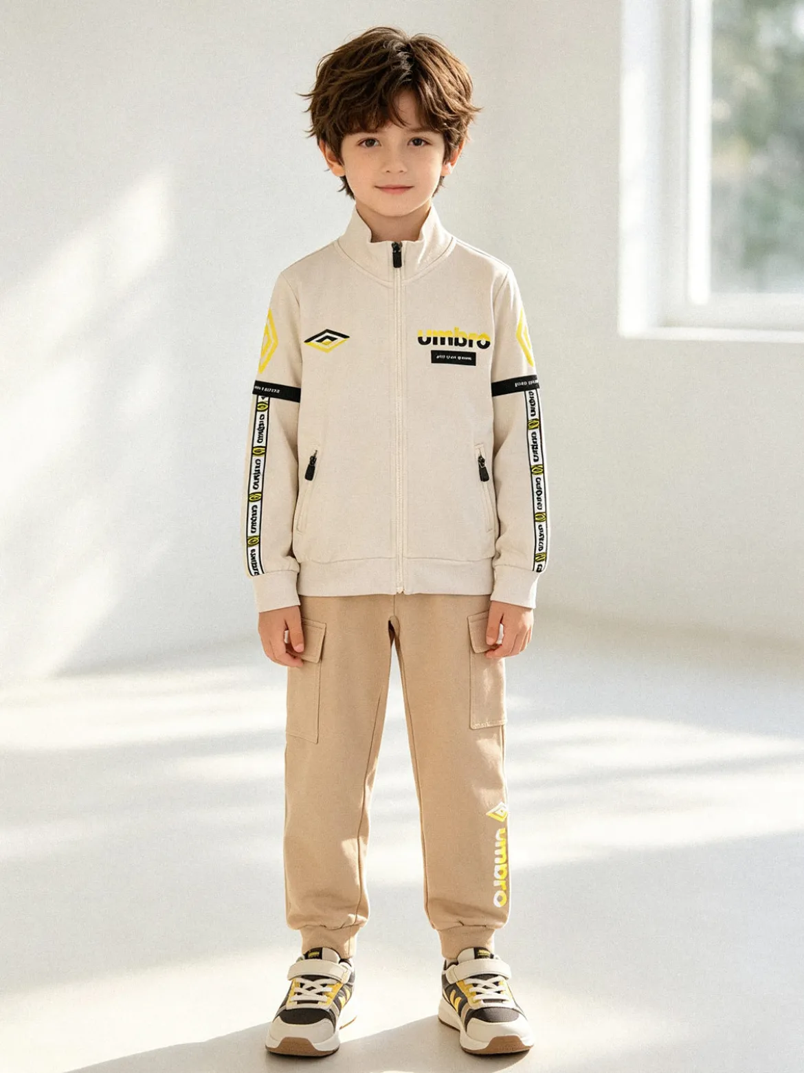 Umbro Completo tuta 2 pezzi da bambino full zip con pantaloni cargo - beige