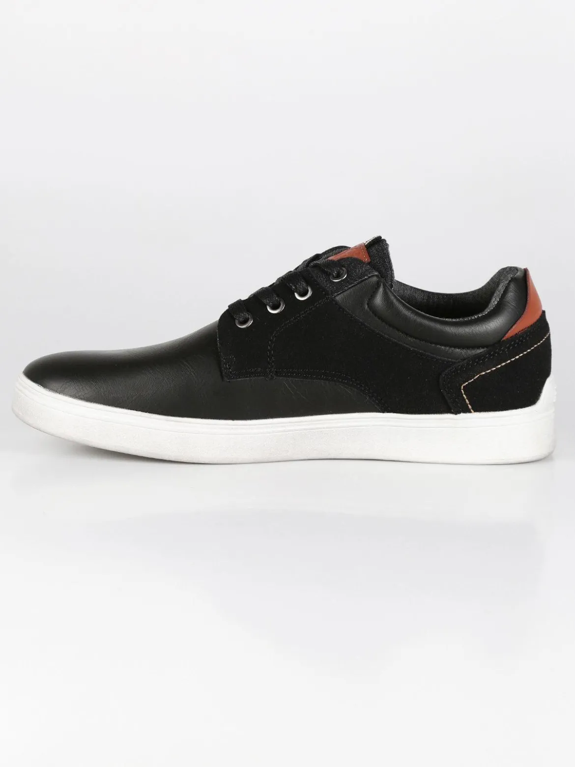 Xti Sneakers basse uomo in ecopelle