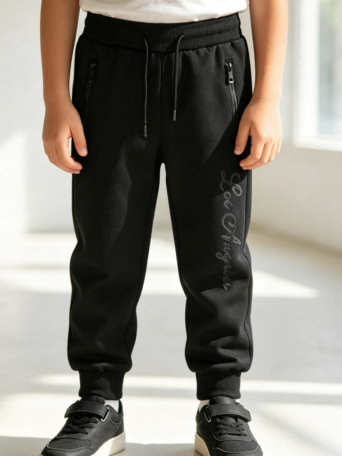 Yi Boy Pantaloni tuta da bambino con polsini e coulisse - nero